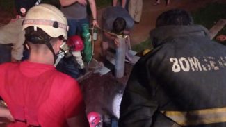 Bombeiros do Paraná salvam criança de 1 ano e 11 meses que caiu em buraco em Mamborê