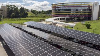 Programa da Copel incentiva geração fotovoltaica em espaços públicos e privados