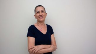 Lição de vida: professora da rede estadual enfrenta câncer de mama e dá aula de coragem