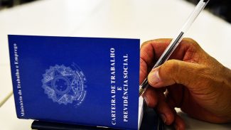 Taxa de desocupação fica em 8,6% em fevereiro
