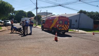 Motociclistas ficam feridos após colisão com Creta no Santa Cruz