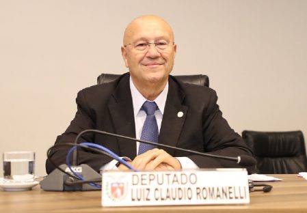 Imagem referente a Deputado Luiz Claudio Romanelli gastou mais de 50 mil reais em verbas de ressarcimento em apenas um mês