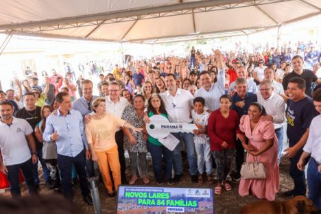 Imagem referente a Com investimento de R$ 8,1 milhões do Estado, governador entrega 84 casas populares a famílias de Ventania