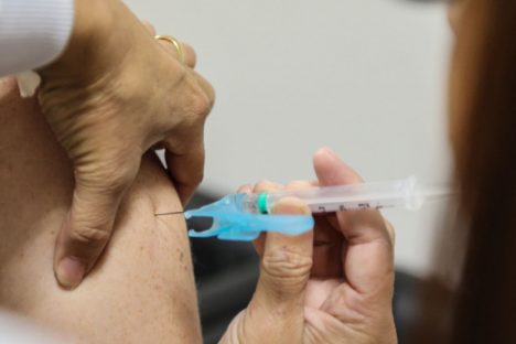 Imagem referente a Com 690.164 vacinas aplicadas, Paraná lidera ranking nacional da imunização contra gripe