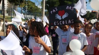 Caminhada em Paraisópolis alerta para cultura de paz nas escolas