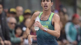 Marcha atlética: Caio Bonfim é ouro e faz índice olímpico para Paris