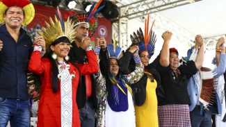 Jovens indígenas resistem a tentativas de apagar a sua cultura