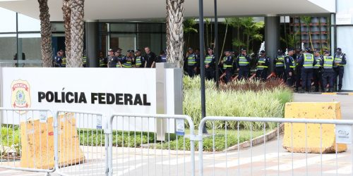 Bolsonaro chega à Polícia Federal para depor sobre atos golpistas