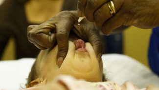 Após caso de pólio no Peru, Acre e Amazonas anteciparão vacinação