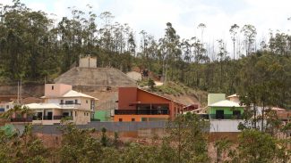 Tragédia em Mariana: 4 famílias recebem chaves de casas reconstruídas 