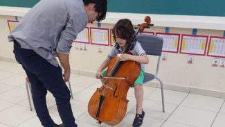 Com apoio do BRDE, 106 crianças e adolescentes iniciam aulas de música em Araucária