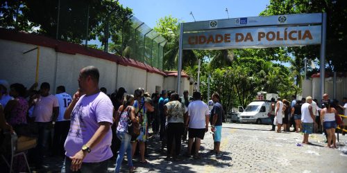 Famílias de vítimas de maior chacina no Rio pedem reparação