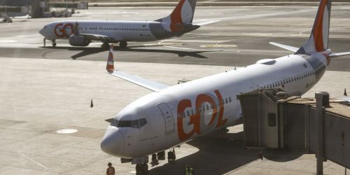 Imagem referente a Ministérios pedem apuração de crimes em retirada de mulher de voo
