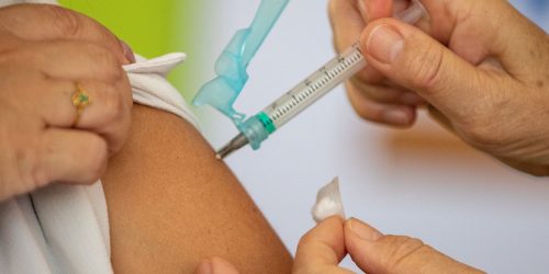 Imagem referente a Vacinação contra a covid-19 precisa ser mantida em dia e ampliada
