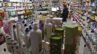 IBGE: Inflação em abril é de 0,61%, influenciada pela alta de remédios