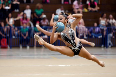 Competições de ginástica rítmica reúnem estrelas da modalidade em Curitiba