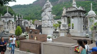 Cemitérios do país recebem visitas guiadas e viram museus a céu aberto