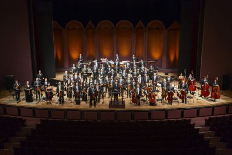 Orquestra Sinfônica comemora 38 anos com homenagem a Beethoven e grande coral