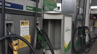 Procon verifica queda média de 5% no preço da gasolina no Rio