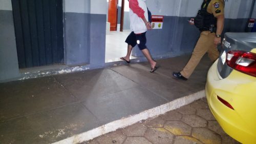 Adolescente é apreendido com drogas pela Polícia Militar Adolescente é apreendido com drogas pela Polícia Militar