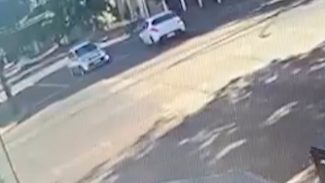 Vídeo mostra momento em que idosa é arremessada para o alto em atropelamento no Centro