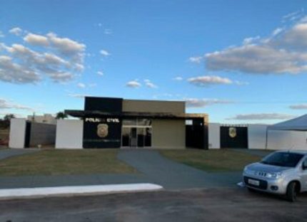 Polícia Civil prende mãe investigada por prostituir a filha de 14 anos Polícia Civil prende mãe investigada por prostituir a filha de 14 anos
