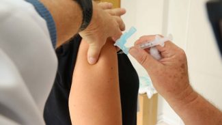 Com 2 meses de campanha, Paraná aplicou 2 milhões de doses contra a gripe