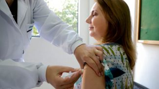 Saúde convoca população a se vacinar contra gripe; Paraná tem um milhão de doses disponíveis