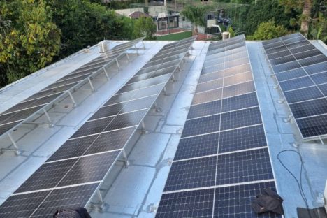 Ação sustentável: BRDE instala placas solares nos telhados da agência de Curitiba