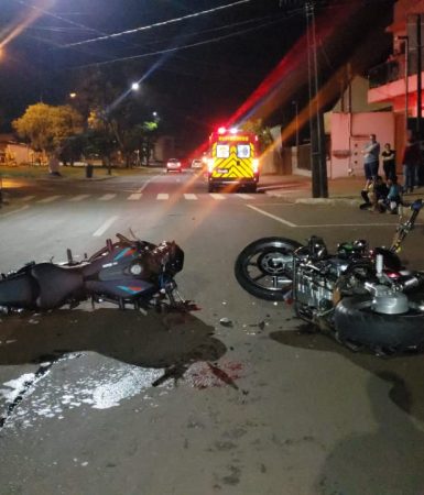 Forte colisão na Av. Interlagos, deixa motociclistas feridos