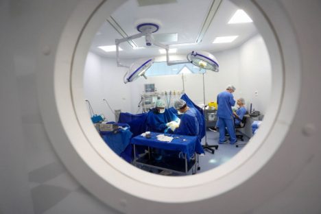 Imagem referente a Estado define plano com aumento de cirurgias para auxiliar demanda hospitalar em Curitiba e região