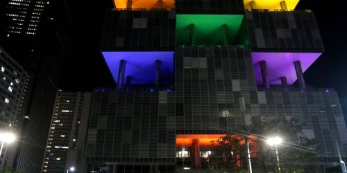 Imagem referente a Petrobras ilumina prédios no Rio em homenagem ao Orgulho LGBTQIA+