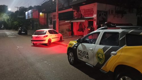 Imagem referente a Condutora perde o controle da direção e destrói fachada de imóvel na Rua Manaus