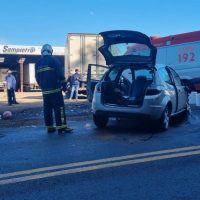 Acidente entre carro e caminhão deixa três feridos na PR-483