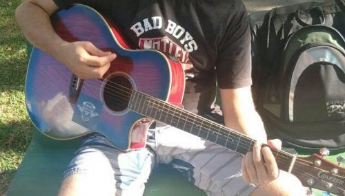 Violão Crafter Vermelho foi furtado no Bairro Floresta Violão Crafter Vermelho foi furtado no Bairro Floresta