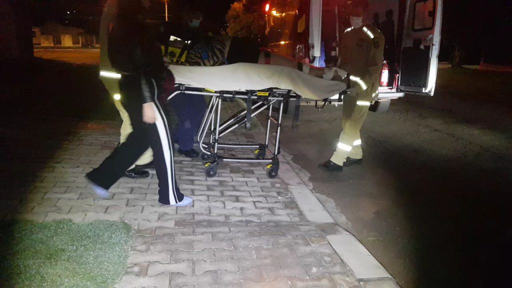 Jovem de 20 anos fica ferida ao cair de escada em residência no bairro Maria Luiza