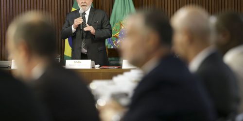 Imagem referente a Está proibido ter novas ideias antes de cumprir o prometido, diz Lula