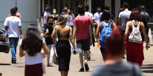 Problemas estruturais distanciam alunos do Enem, dizem especialistas Problemas estruturais distanciam alunos do Enem, dizem especialistas