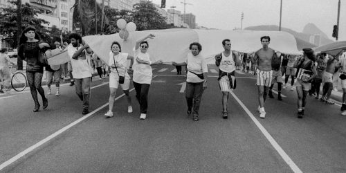 Imagem referente a Fotógrafa reúne acervo de paradas LGBTQIA+ do Rio desde 1995