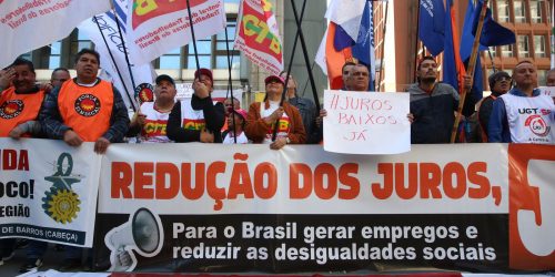 Imagem referente a Centrais sindicais fazem protesto em SP contra juros altos