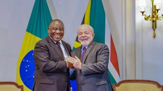 Em Paris, Lula se reúne com presidentes da África do Sul e de Cuba