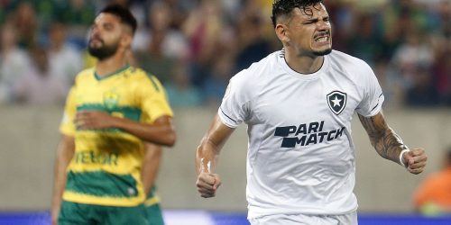 Tiquinho decide e Botafogo vence para ampliar vantagem no Brasileiro