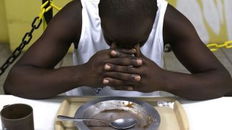 Famílias chefiadas por pessoas negras são mais atingidas pela fome