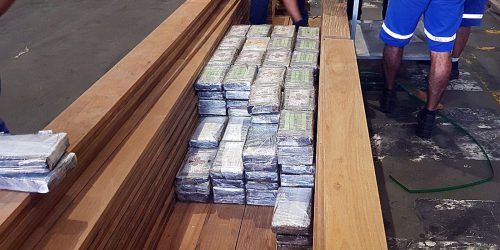 PF mira quadrilha que enviava cocaína ao exterior em carga de madeira