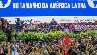 Lula participa de congresso da UNE e promete mais universidades