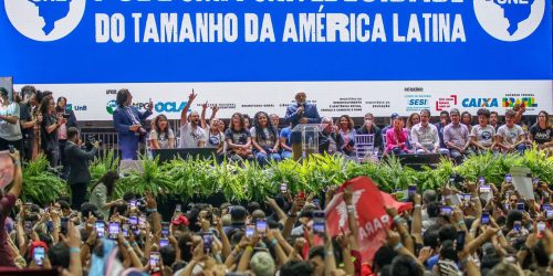 Imagem referente a Lula participa de congresso da UNE e promete mais universidades