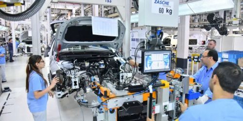 Imagem referente a Volkswagen e Mercedes-Benz anunciam suspensão de trabalhadores