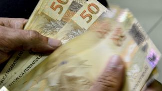 Busca por crédito cai 3,5% no semestre, aponta Serasa Experian