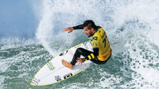 Surfe: Filipinho é tricampeão na África do Sul e carimba vaga em Paris