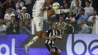 Líder Botafogo tenta quebrar tabu contra o Santos na Vila Belmiro